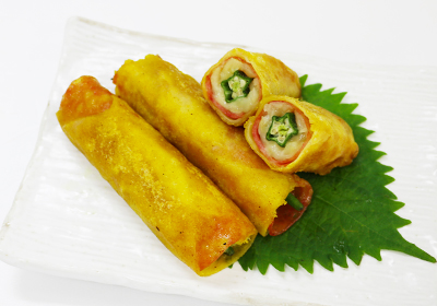 うす切りビアソーセージのカレー風味巻き