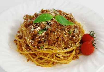 肉厚ハンバーグでミートソーススパゲティ