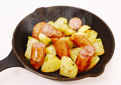 ペッパーのパンチが決めてのジャーマンポテト