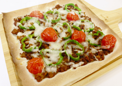 春巻きの皮を使ったミートピザ